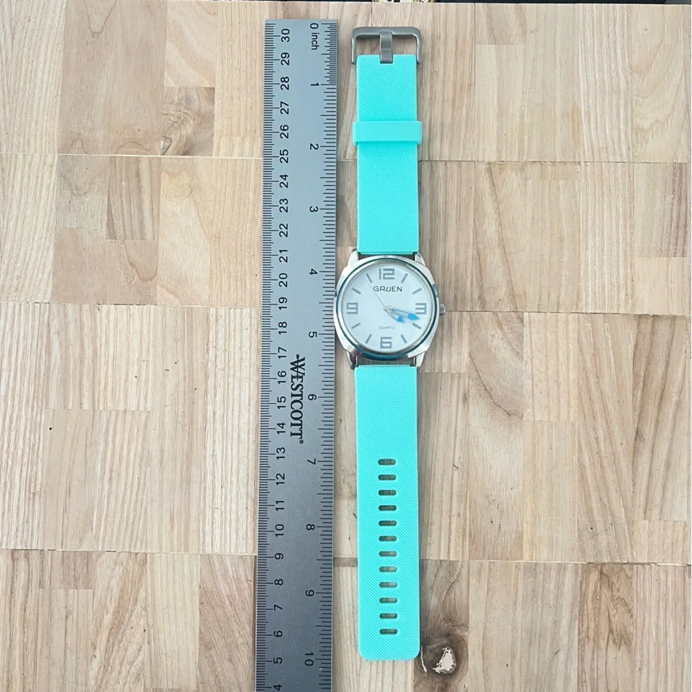 Gruen retro style silver tone silicone strap watch NEW BATTERY
